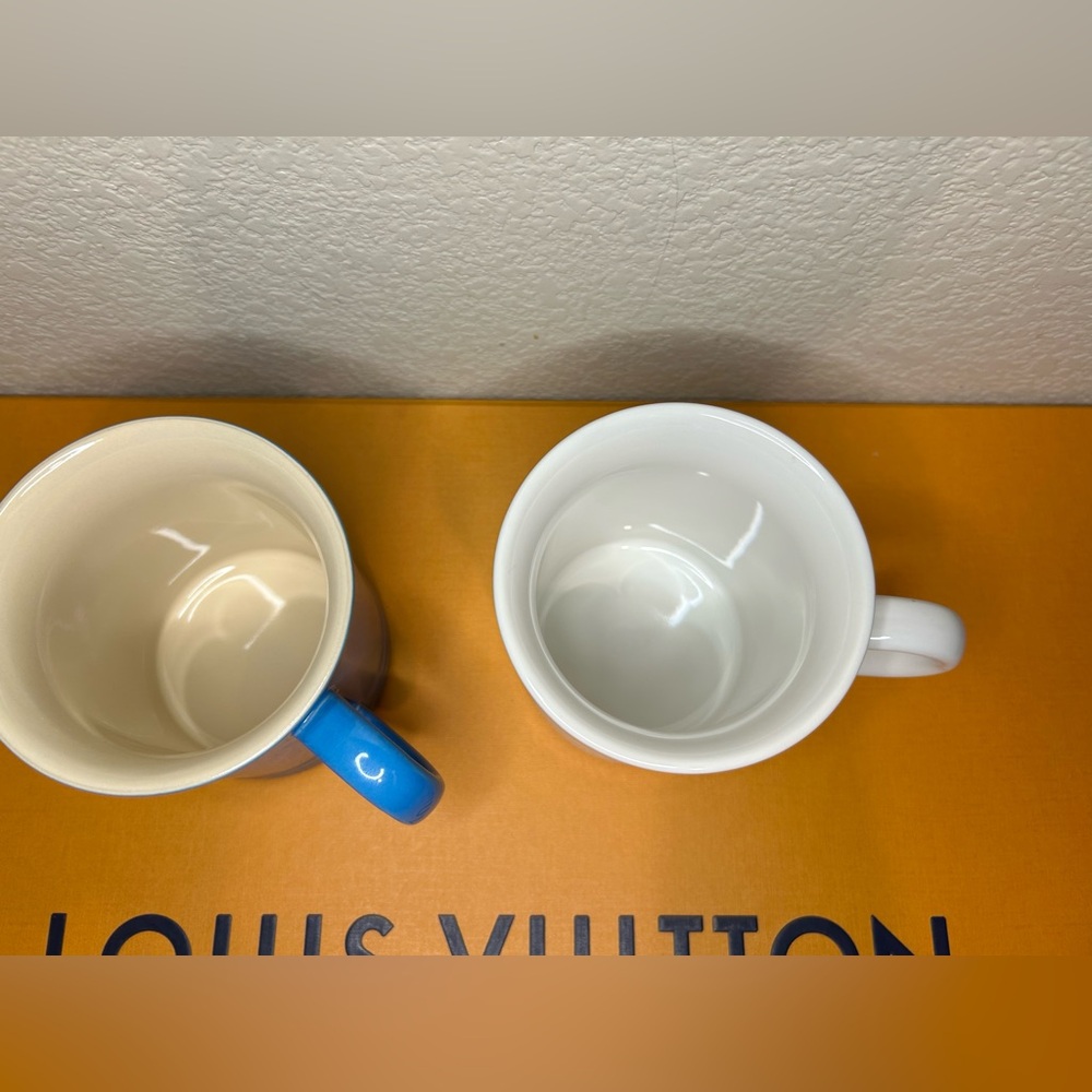 Le Creuset Classic Blue and White Mugs set - Picture 6 of 11